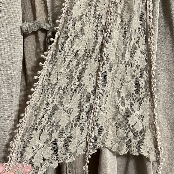 Ladies Women’s Tan and Lace Cardigan Shawl No Brand or Size Tag - Picture 9 of 10